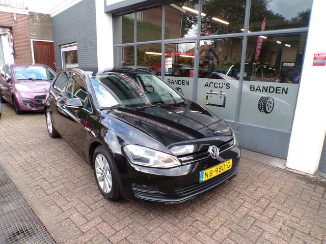 Volkswagen GOLF 1.0 TSI Connected Series CILMA,NAVI,PDC !!!