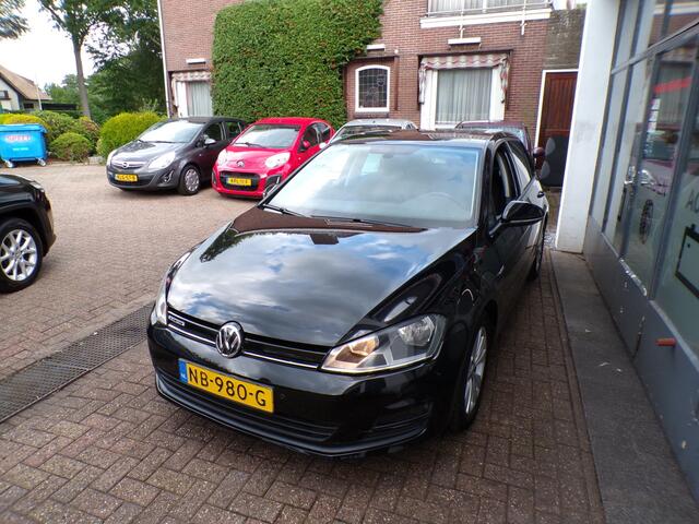 Volkswagen GOLF 1.0 TSI Connected Series CILMA,NAVI,PDC !!!