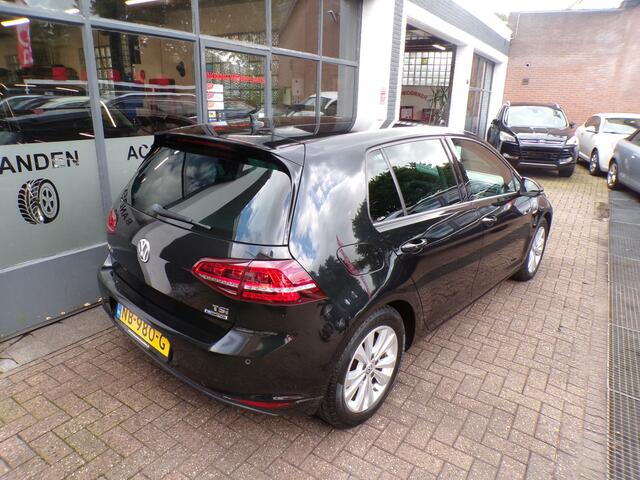 Volkswagen GOLF 1.0 TSI Connected Series CILMA,NAVI,PDC !!!