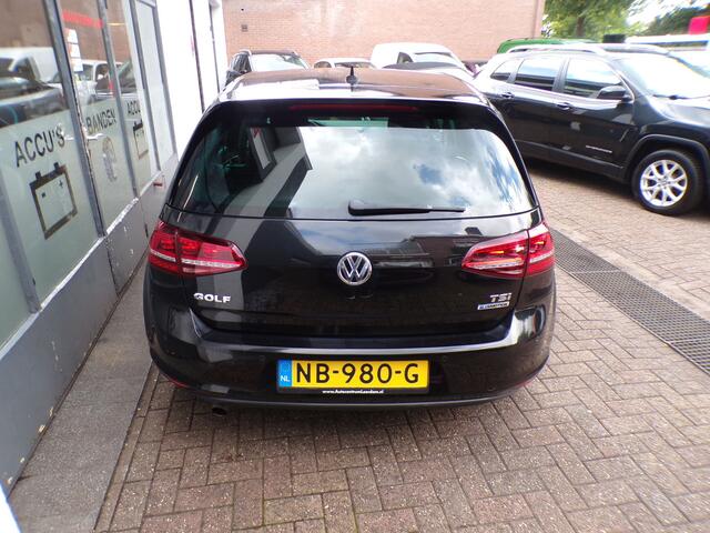 Volkswagen GOLF 1.0 TSI Connected Series CILMA,NAVI,PDC !!!
