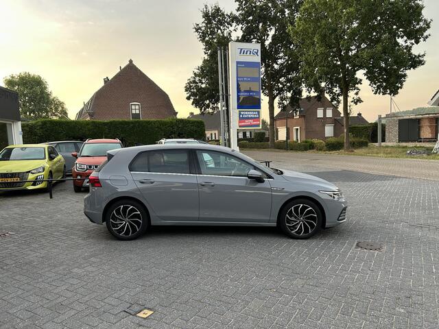 Volkswagen GOLF 1.5 eTSI R-Line Business