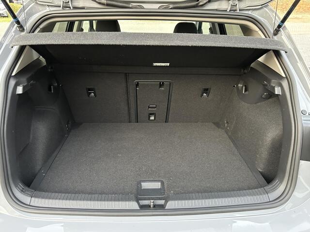 Volkswagen GOLF 1.5 eTSI R-Line Business
