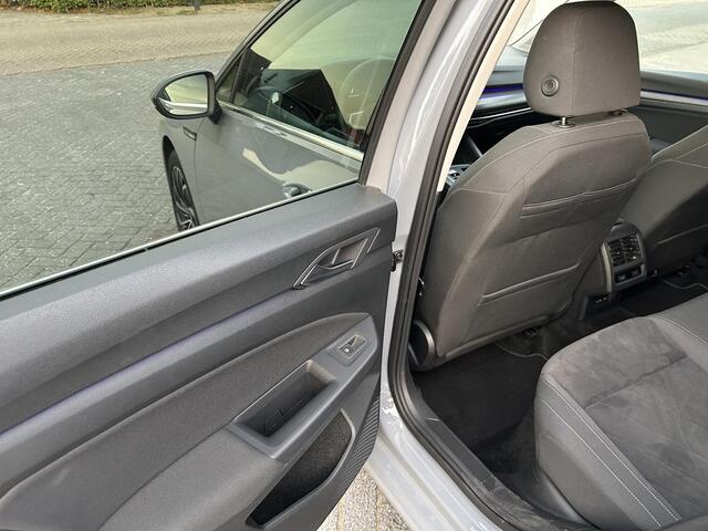 Volkswagen GOLF 1.5 eTSI R-Line Business