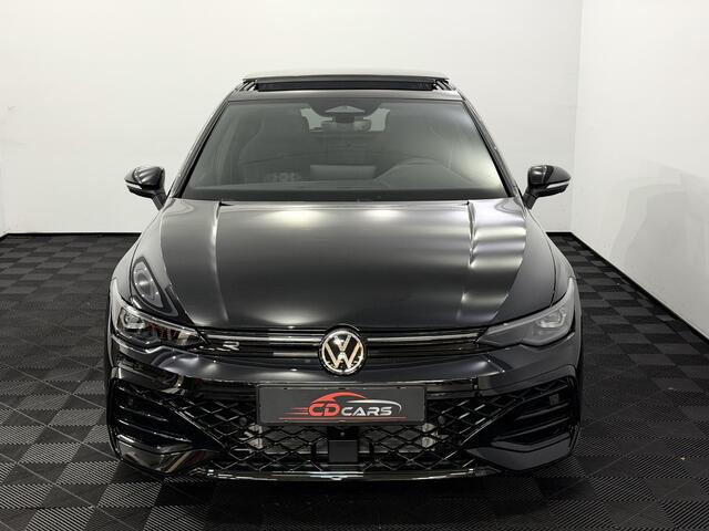 Volkswagen GOLF 1.5 TSI R-Line Edition Panoramadak, 360 Camera, Apple carplay, Winterpakket, Rijstrook correctie, Cruise control adaptief, 18 Inch velgen, 2 jaar garantie
