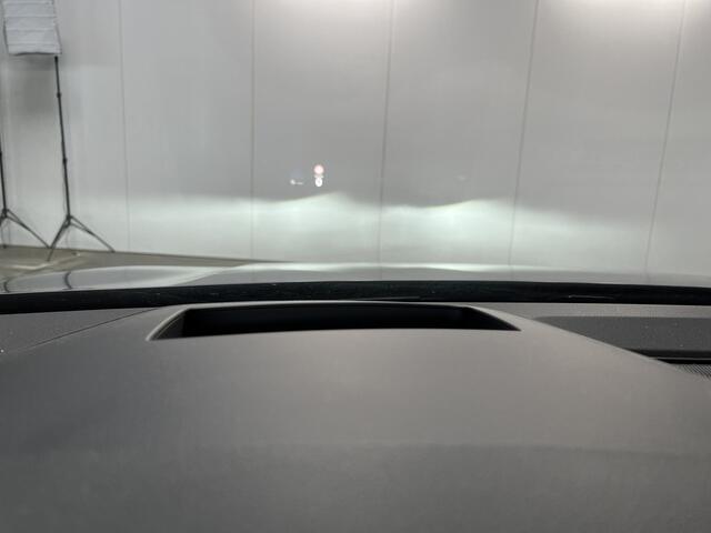 Volkswagen GOLF 1.5 eTSI Life / AUTOMAAT/ ADAPTIVE CRUISE/ APP-CONNECT/ PARK.SENSOREN V+A/ STUUR+STOELVERWARM./ HEAD-UP/ DIGITAL DASH/ NAVI/ DAB/ CLIMA