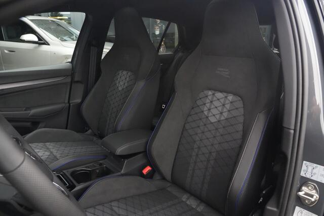 Volkswagen GOLF 1.5 eTSI R-Line Edition | 150 PK | DSG | PANO | 360° CAMERA | LED | ACC Sportief, modern en bijzonder compleet: deze Volkswagen Golf 1.5 eTSI R-Line uit 2026 combineert de sportieve uitstraling van de R-Line met de efficiënte 1.5 eTSI mild-hybrid aandrijflijn.