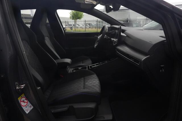 Volkswagen GOLF 1.5 eTSI R-Line Edition | 150 PK | DSG | PANO | 360° CAMERA | LED | ACC Sportief, modern en bijzonder compleet: deze Volkswagen Golf 1.5 eTSI R-Line uit 2026 combineert de sportieve uitstraling van de R-Line met de efficiënte 1.5 eTSI mild-hybrid aandrijflijn.