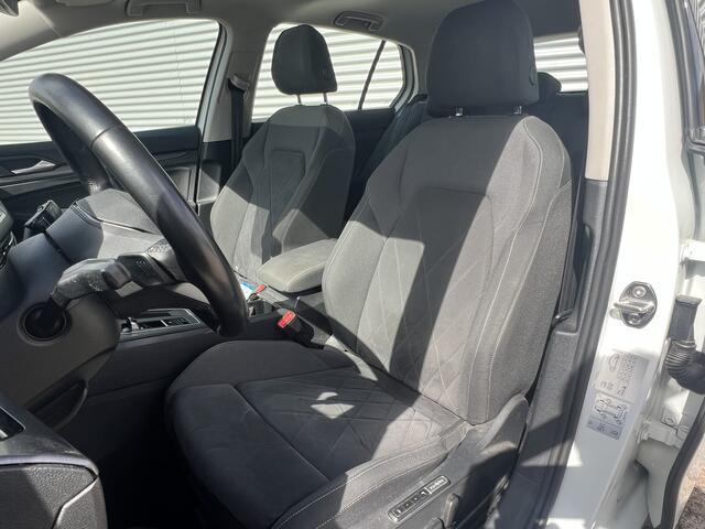Volkswagen GOLF 1.5 eTSI R-Line | IQ light | Stoel + Stuur verwarming | Ergo Stoelen