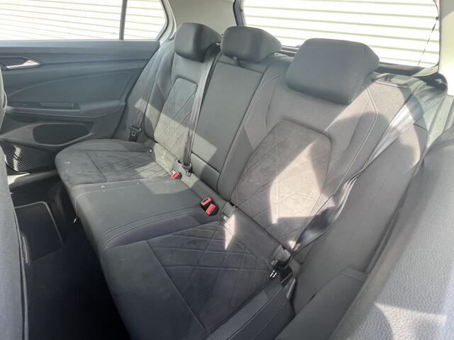 Volkswagen GOLF 1.5 eTSI R-Line | IQ light | Stoel + Stuur verwarming | Ergo Stoelen