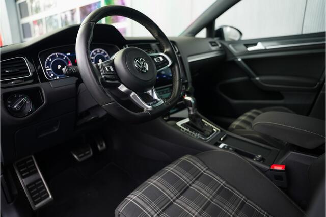 Volkswagen GOLF 7.5 2.0 TDI GTD 184 pk /Automaat/ Pano-Dak/ Sport-Stoelen/ Stoel.Verw/ Adap.Cruise/ Led-Koplamp/ Virtual/ Camera/ 19'' LMV