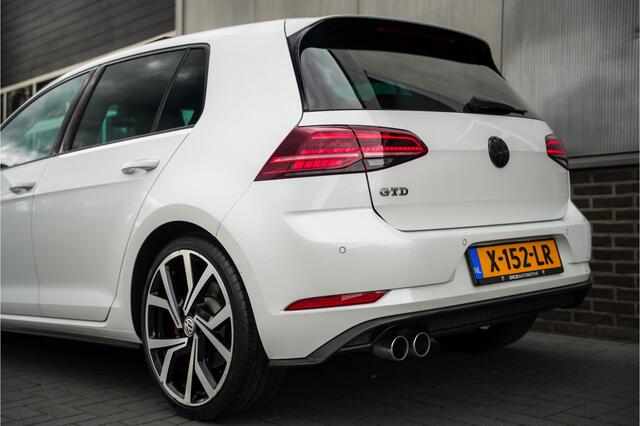 Volkswagen GOLF 7.5 2.0 TDI GTD 184 pk /Automaat/ Pano-Dak/ Sport-Stoelen/ Stoel.Verw/ Adap.Cruise/ Led-Koplamp/ Virtual/ Camera/ 19'' LMV