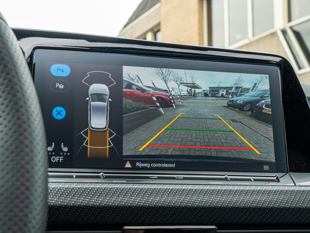 Volkswagen GOLF 1.5 eTSI R-Line Business PANO HUD HARMAN KARDON CAMERA MATRIX IQ BLACK OPTIC BOMVOL!!