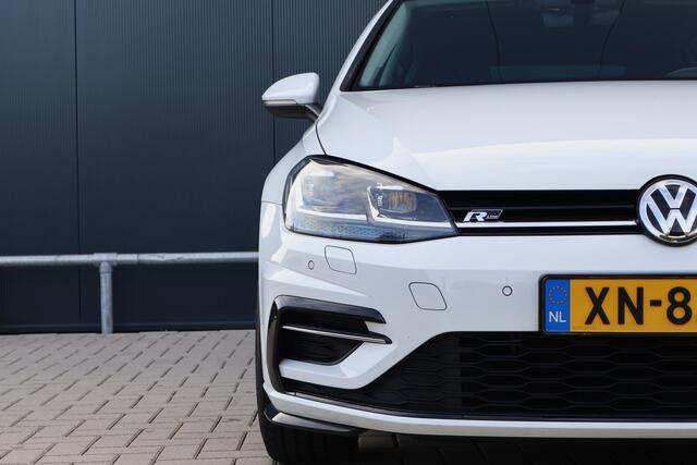 Volkswagen GOLF 1.0 TSI Highline Business R | R-Line | Panoramadak | Active Info Display | LED | Stoelverwarming | Trekhaak | Adaptieve Cruise Control