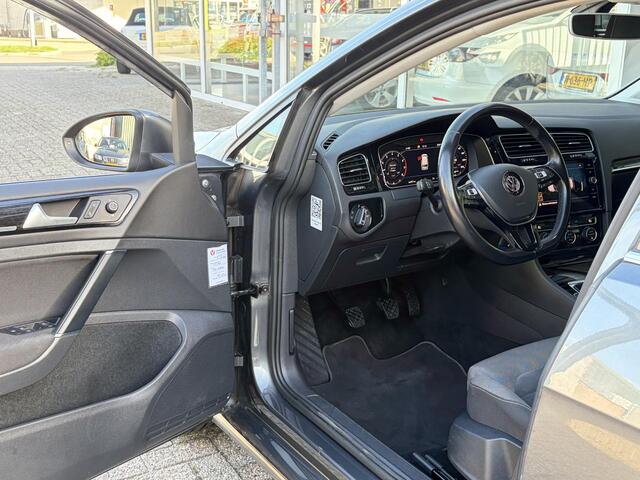Volkswagen GOLF Variant 1.0 TSI Highline / NL-Auto / Adaptieve Cruise-Control / Trekhaak / Apple-Carplay & Android-Auto / Climate-Control / DAB Radio-Bluetooth / Navi / PDC V+A / 17'' LMV / ENZ.
