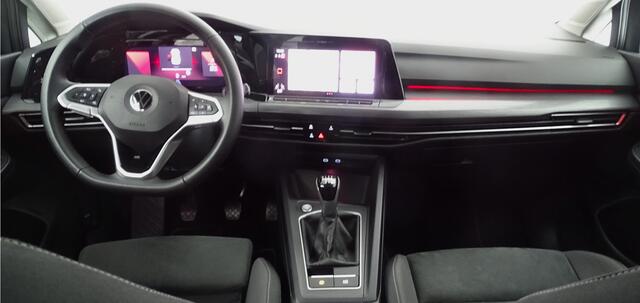 Volkswagen GOLF Style 1.5 TSI STYLE |150pk-COMPLEET-CarPlay-ACC-Camera-Stoelverwarming Een zeer complete Golf Style en voorzien van populaire opties