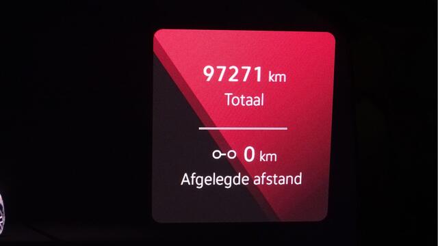 Volkswagen GOLF Style 1.5 TSI STYLE |150pk-COMPLEET-CarPlay-ACC-Camera-Stoelverwarming Een zeer complete Golf Style en voorzien van populaire opties