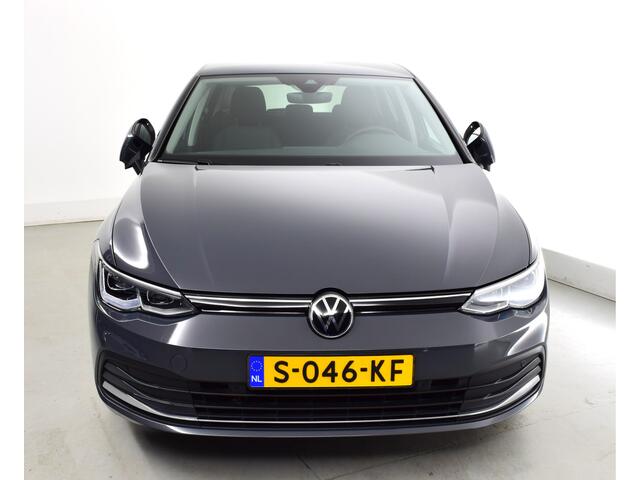 Volkswagen GOLF Style 1.5 TSI STYLE |150pk-COMPLEET-CarPlay-ACC-Camera-Stoelverwarming Een zeer complete Golf Style en voorzien van populaire opties