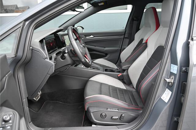 Volkswagen GOLF 2.0 TSI GTI CLUBSPORT 300 PK / PANO / LEDER / IQ LIGHTS / MEMORY / STOELKOELING / BLIND SPOT / KEYLESS / 19"