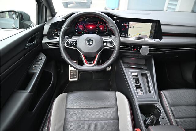 Volkswagen GOLF 2.0 TSI GTI CLUBSPORT 300 PK / PANO / LEDER / IQ LIGHTS / MEMORY / STOELKOELING / BLIND SPOT / KEYLESS / 19"