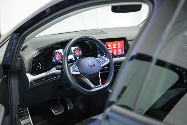 Volkswagen GOLF 1.0 eTSI Life Business Automaat | Virtual cockpit | Adaptive cruise | Navi | Winter Pakket | All-season