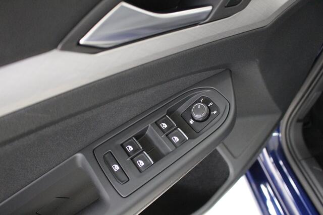 Volkswagen GOLF 1.0 TSI Life Apple Carplay | Android Auto | PDC voor en achter | Cruise control
