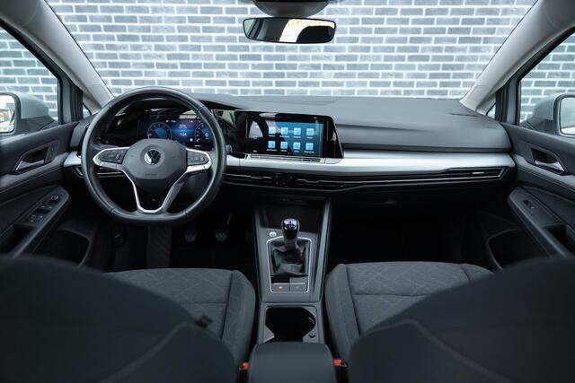 Volkswagen GOLF Variant 1.0 TSI Life | Parkeersensoren | Climate Control | LED Koplampen | Cruise Control Adaptief | Navigatie Discover Media | Apple Carplay | Android Auto | Digital Cockpit Pro | Lichtmetalen Velgen