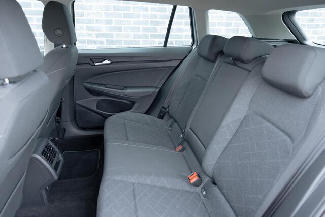 Volkswagen GOLF Variant 1.0 TSI Life | Parkeersensoren | Climate Control | LED Koplampen | Cruise Control Adaptief | Navigatie Discover Media | Apple Carplay | Android Auto | Digital Cockpit Pro | Lichtmetalen Velgen