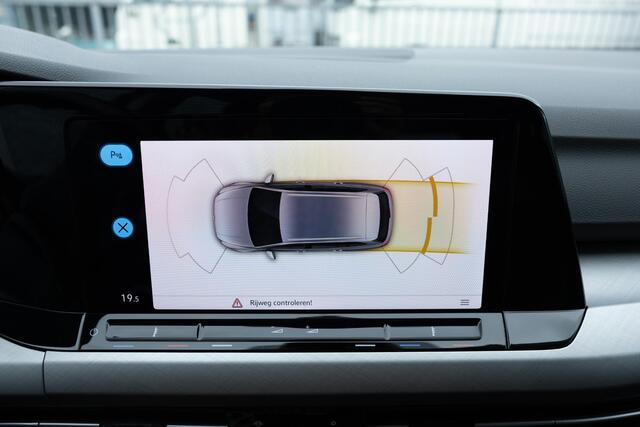 Volkswagen GOLF Variant 1.0 TSI Life | Parkeersensoren | Climate Control | LED Koplampen | Cruise Control Adaptief | Navigatie Discover Media | Apple Carplay | Android Auto | Digital Cockpit Pro | Lichtmetalen Velgen