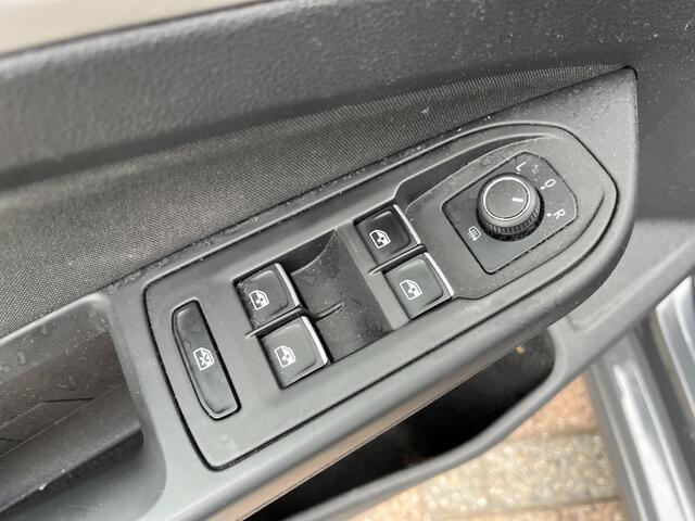Volkswagen GOLF Variant 1.5 eTSI Life Business AUTOMAAT/ CRUISE/ APP-CONNECT/ CLIMATE/ STOELVERWARMING/ PARK. SENSOREN V&A/ DIGITAL DASH