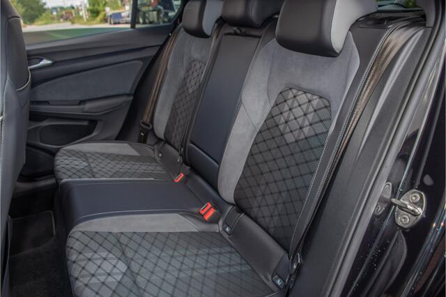 Volkswagen GOLF 1.5 eTSI R-Line, Stoel & Stuurverwarming, Navigatie, Alcantara, Adaptive Cruise, Carplay, PDC.