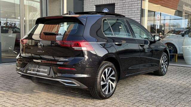 Volkswagen GOLF 1.4 eHybrid Style | Panorama Dak | Sfeerverlichting | Navigatie