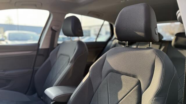 Volkswagen GOLF 1.4 eHybrid Style | Panorama Dak | Sfeerverlichting | Navigatie