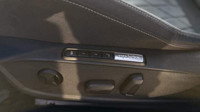 Volkswagen GOLF 1.4 eHybrid Style | Panorama Dak | Sfeerverlichting | Navigatie