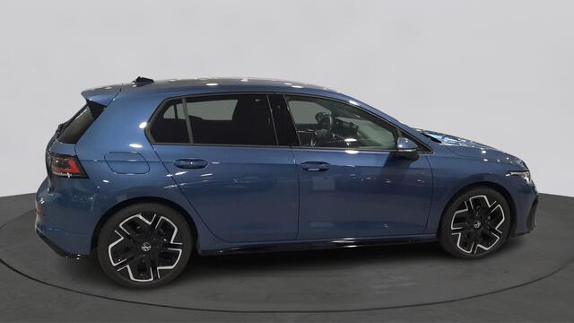 Volkswagen GOLF 1.5 eTSI Automaat R-Line Edition | Demo | LED Matrix | 18" York velgen |