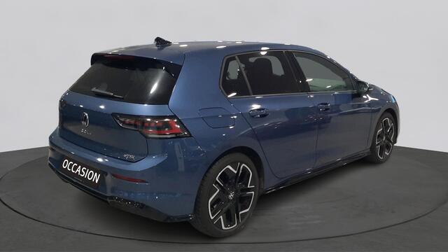 Volkswagen GOLF 1.5 eTSI Automaat R-Line Edition | Demo | LED Matrix | 18" York velgen |