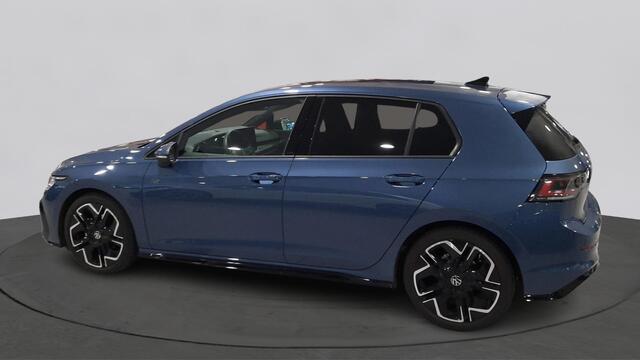 Volkswagen GOLF 1.5 eTSI Automaat R-Line Edition | Demo | LED Matrix | 18" York velgen |