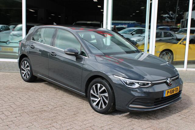 Volkswagen GOLF 1.4 eHybrid Style//Navi//Carplay//Trekhaak!!