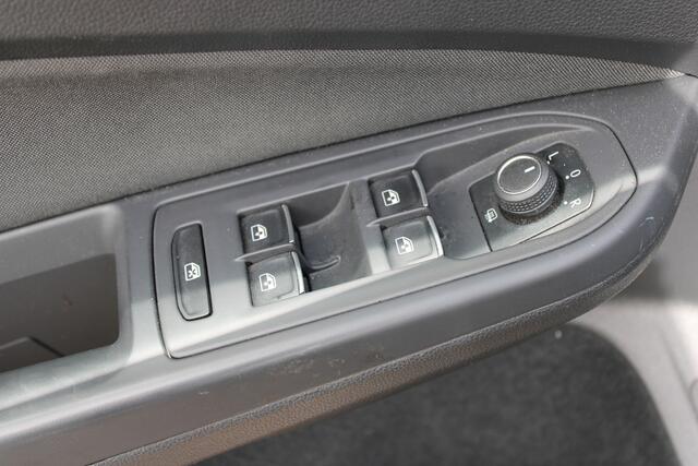 Volkswagen GOLF 1.4 eHybrid Style//Navi//Carplay//Trekhaak!!