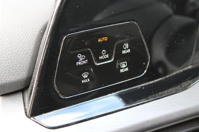 Volkswagen GOLF 1.4 eHybrid Style//Navi//Carplay//Trekhaak!!
