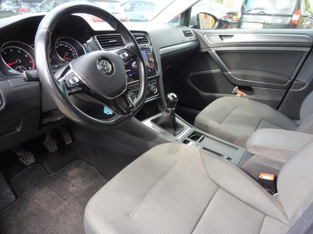 Volkswagen GOLF 1.0 TSI Comfortline Trekhaak | Adap cruise | LMV 16" | LED | ECC | NL auto
