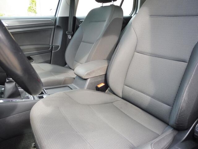 Volkswagen GOLF 1.0 TSI Comfortline Trekhaak | Adap cruise | LMV 16" | LED | ECC | NL auto