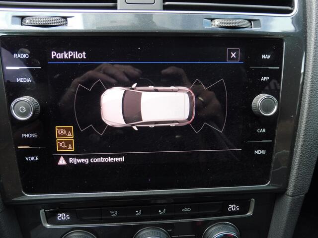 Volkswagen GOLF 1.0 TSI Comfortline Trekhaak | Adap cruise | LMV 16" | LED | ECC | NL auto