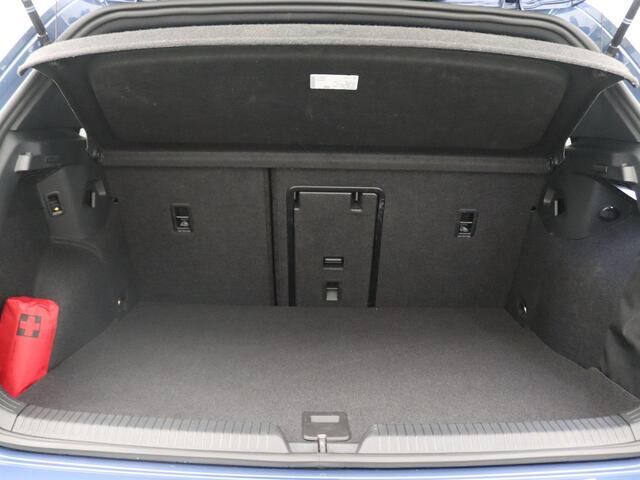 Volkswagen GOLF 1.5 eHybrid GTE 272 PK DSG Black style, Leder, Trekhaak, Head-Up Display, Panoramadak, Matrix-LED Verlichting, Keyless, 18" LM Velgen