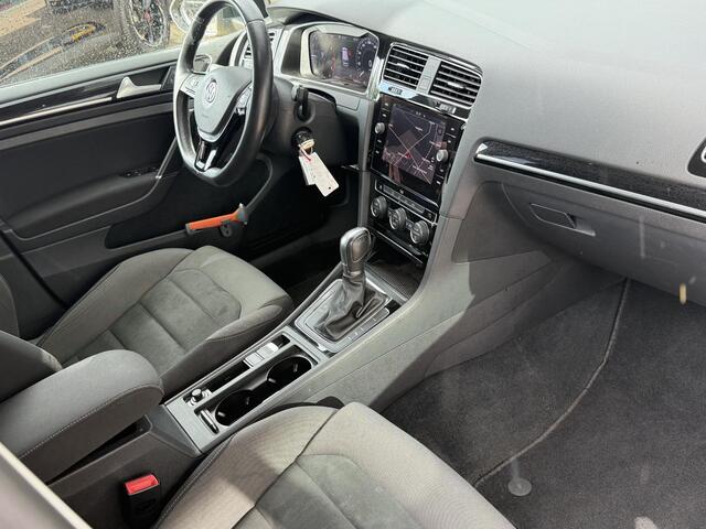 Volkswagen GOLF 1.0 TSI Highline VIRTUAL DISPLAY| PARKEER SENSOREN | LED PAKKET | NAVIGATIE | LED | DODEHOEK DETECTIE | APPLE CARPLAY / ANDROID AUTO | ADAPTIEVE CRUISECONTROL |