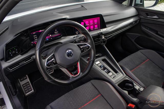 Volkswagen GOLF 2.0 TSI GTI Clubsport PANO CAMERA IQ LIGHTS STOELVERWARMING 19 INCH SFEER