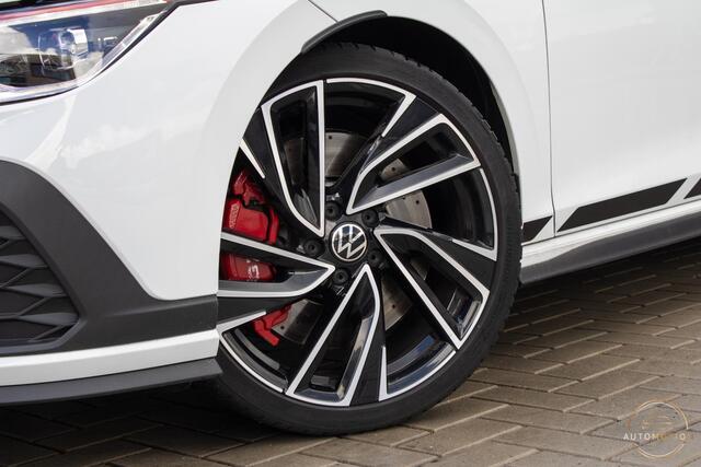 Volkswagen GOLF 2.0 TSI GTI Clubsport PANO CAMERA IQ LIGHTS STOELVERWARMING 19 INCH SFEER