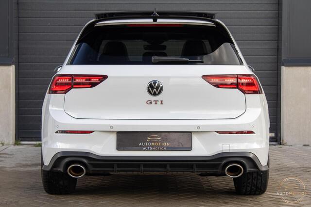 Volkswagen GOLF 2.0 TSI GTI Clubsport PANO CAMERA IQ LIGHTS STOELVERWARMING 19 INCH SFEER