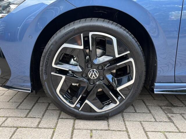 Volkswagen GOLF 1.5 eTSI R-LINE PANO-DAK/CAMERA/ACC/STOEL+STUURVERW/CARPLAY