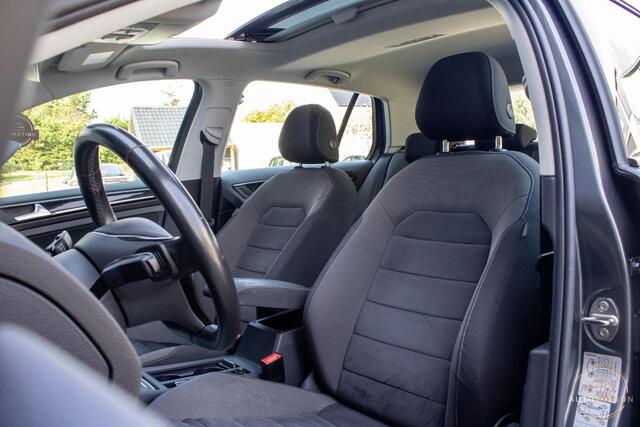 Volkswagen GOLF 1.4 TSI Highline Business PANO MASSAGE CAMERA ACC LED STOELVERWARMING