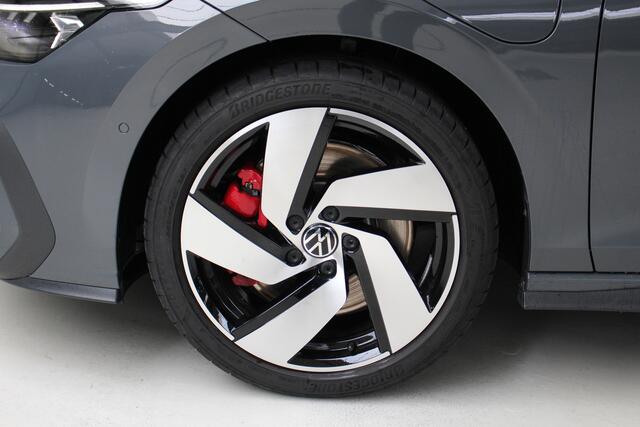 Volkswagen GOLF 1.5 GTE 272PK Panoramadak | Trekhaak | 18" Richmond | DCC | Leder | El. stoelverstelling